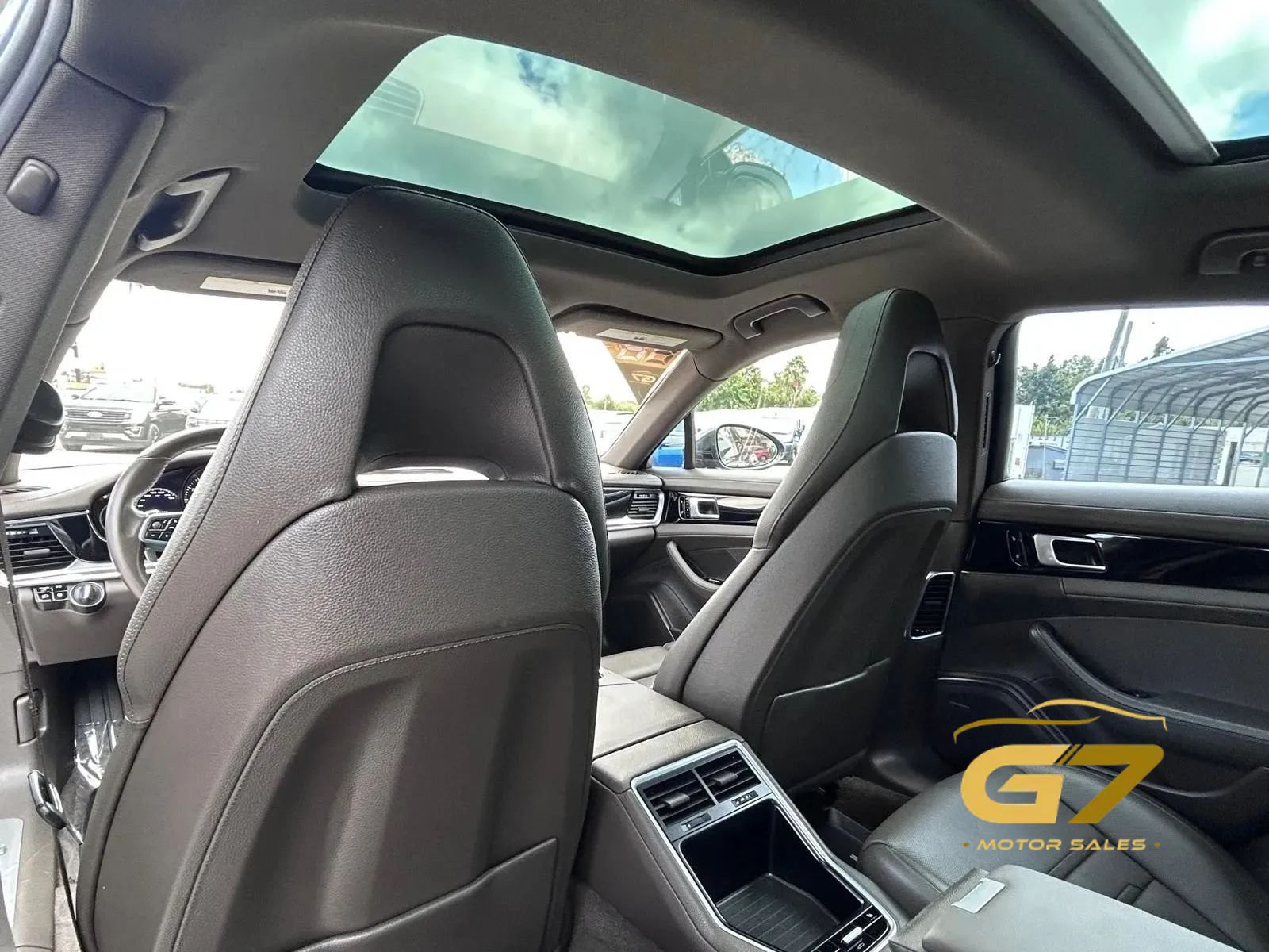 Used 2018 Porsche Panamera RWD image 46