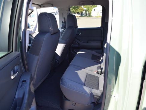 Used 2025 Nissan Frontier SV AWD/4WD image 11