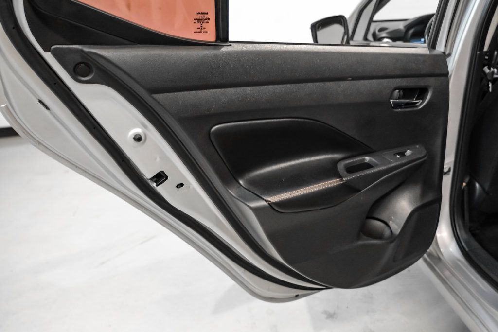 Used 2020 Nissan Versa SR FWD image 40