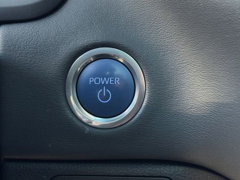 Used 2023 Toyota Tundra Platinum image 18