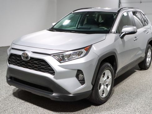 Used 2020 Toyota RAV4 XLE FWD image 30