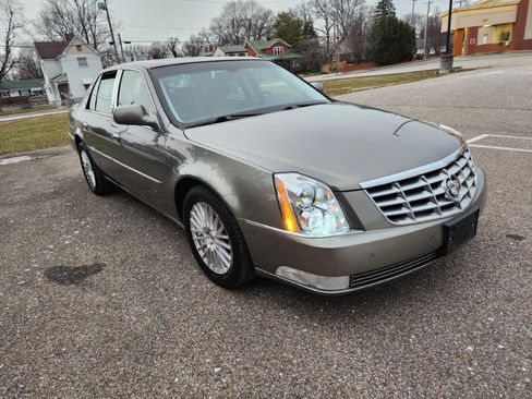 Used 2011 Cadillac DTS Luxury image 5