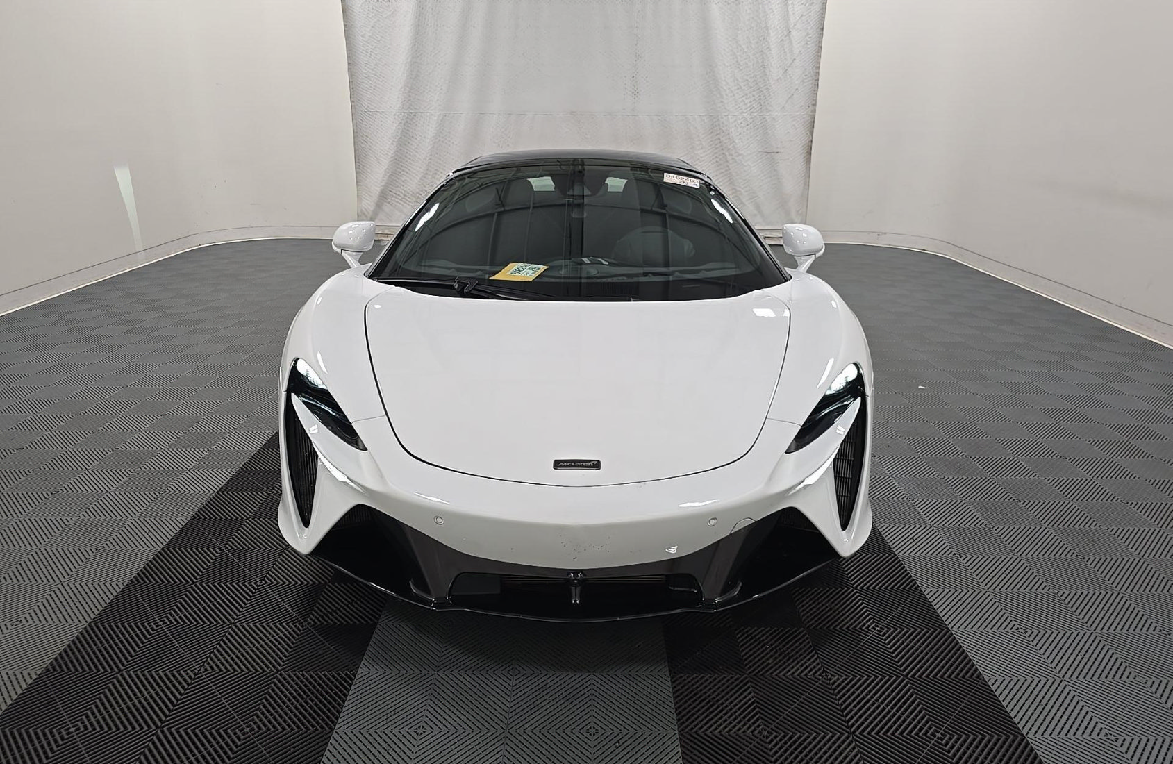 Used 2025 McLaren Artura Spider RWD image 5