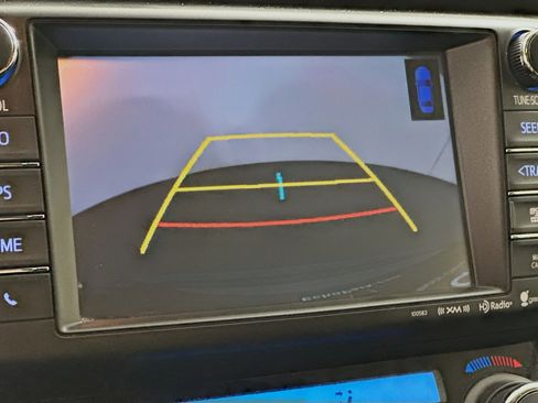 Used 2018 Toyota RAV4 XLE FWD image 22