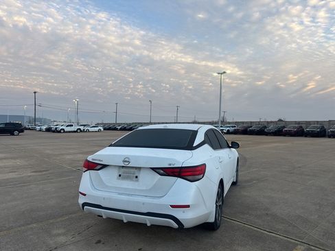 Certified 2022 Nissan Sentra SV image 24