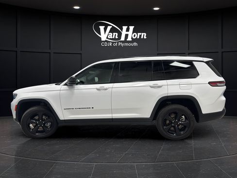 Used 2024 Jeep Grand Cherokee L Limited w/ Black Appearance Package AWD/4WD image 4