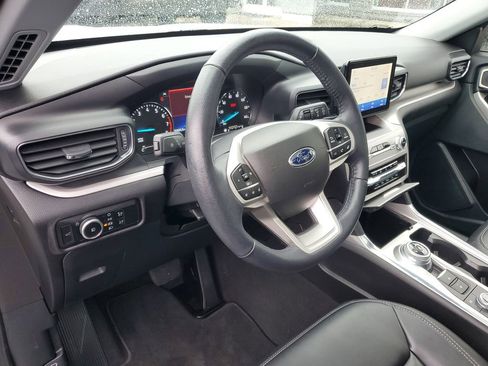 Used 2023 Ford Explorer XLT w/ Equipment Group 202A image 13