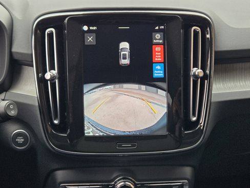 New 2026 Volvo XC40 B4 Core w/ Climate Package image 20