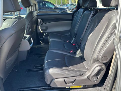 Used 2026 Kia Carnival FWD image 28