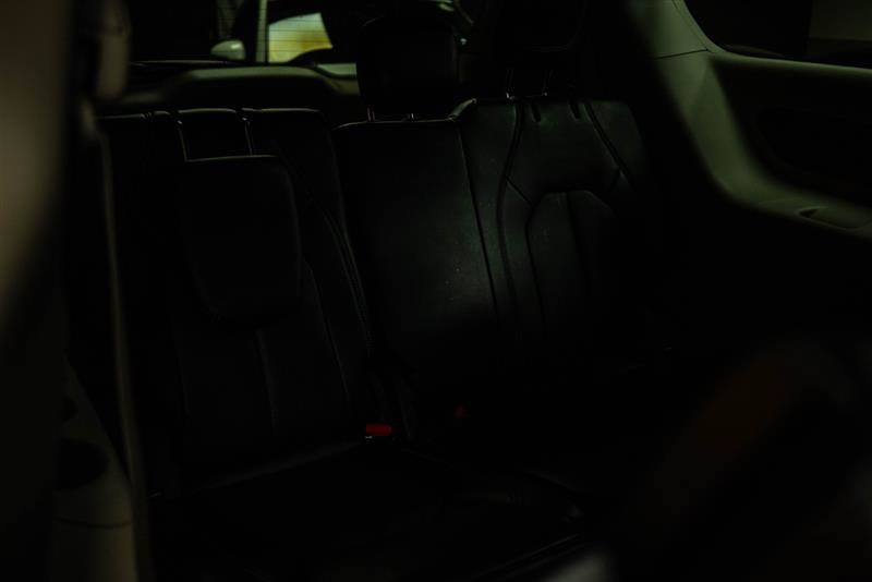 Used 2024 Chrysler Pacifica Limited FWD image 11