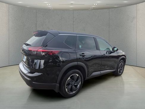 Used 2026 Nissan Rogue SV FWD image 5