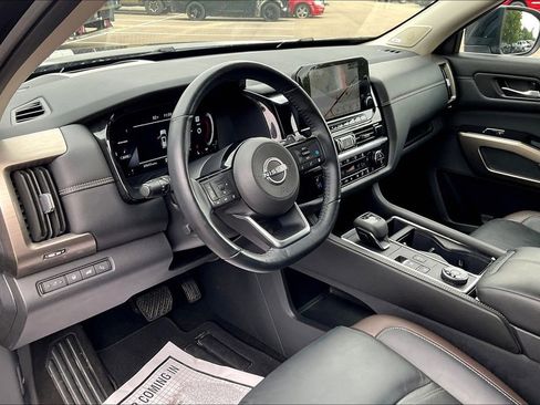 Used 2024 Nissan Pathfinder Platinum image 13