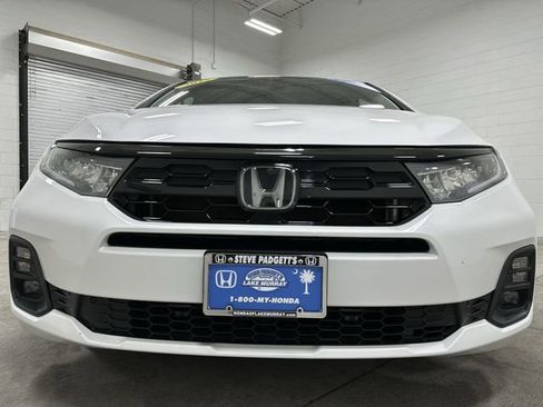 Certified 2025 Honda Odyssey Touring image 10