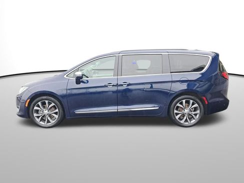 Used 2017 Chrysler Pacifica Limited image 2