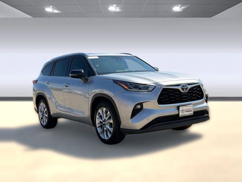 Used 2022 Toyota Highlander Limited image 7