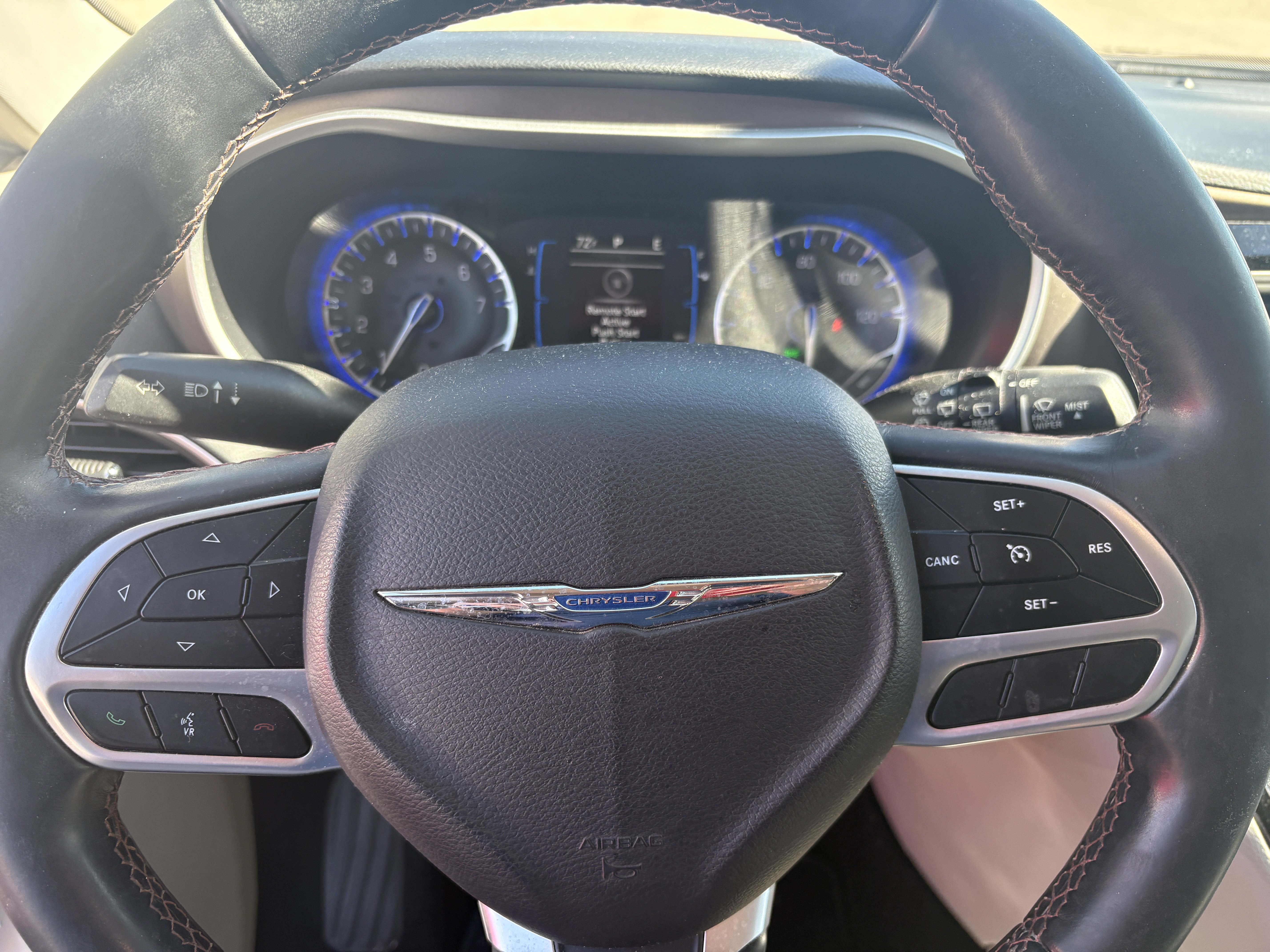 Used 2017 Chrysler Pacifica Touring-L FWD image 9