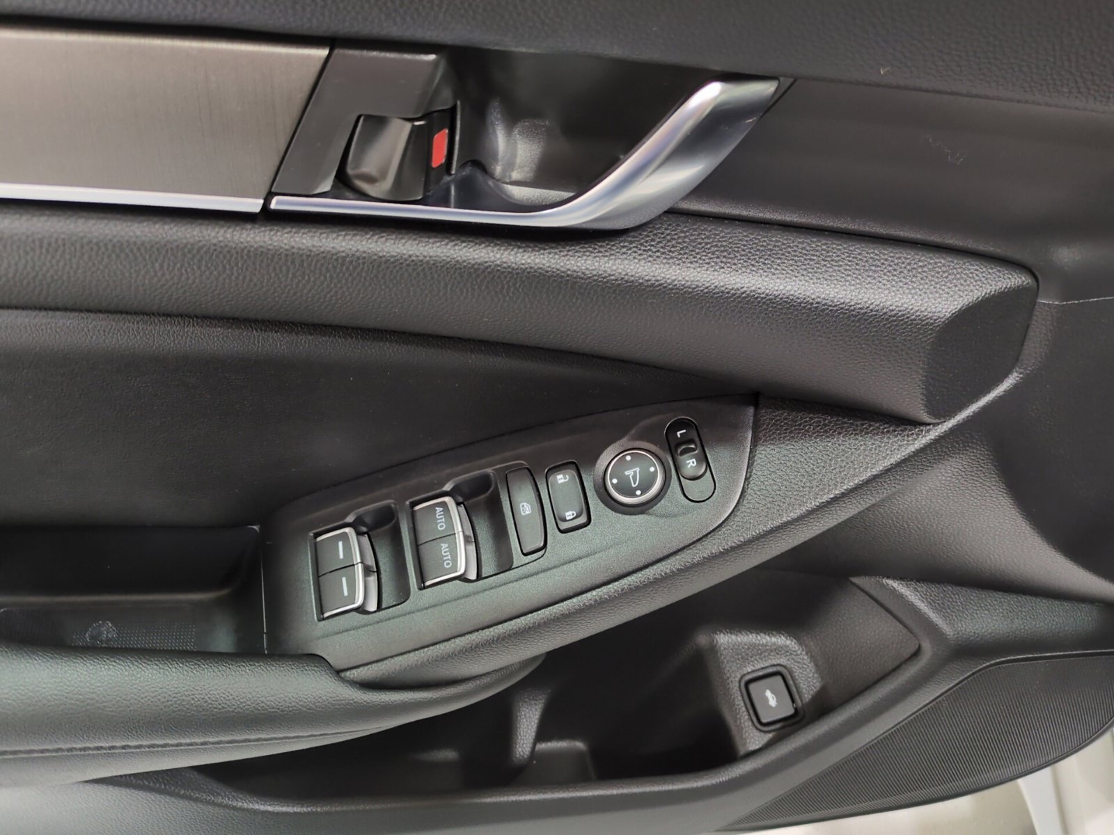 Used 2019 Honda Accord LX image 16
