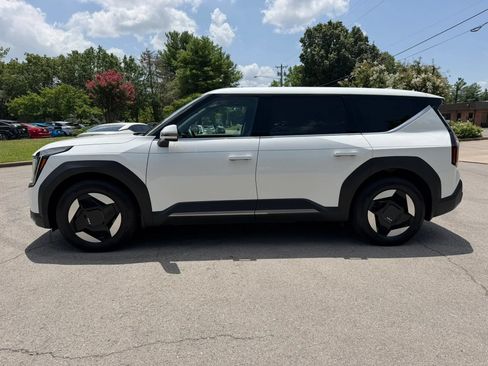 Used 2024 Kia EV9 Light Long Range RWD image 8