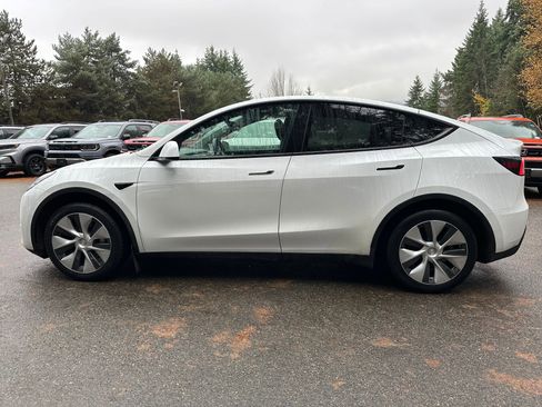 Used 2022 Tesla Model Y Long Range image 4