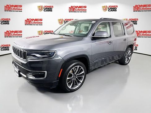 Used 2022 Jeep Wagoneer Series III w/ Premium Group I AWD/4WD image 16
