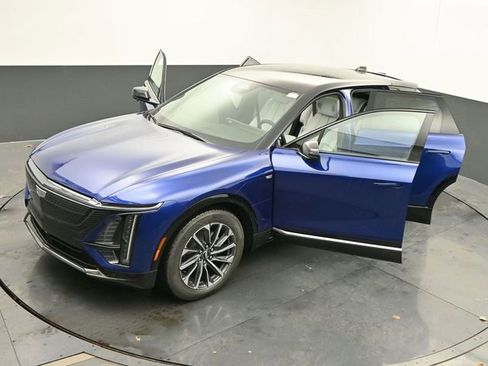 New 2025 Cadillac Lyriq Sport image 54