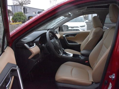 Certified 2025 Toyota RAV4 XLE Premium image 18