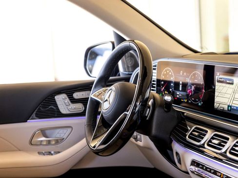 New 2026 Mercedes-Benz GLS 580 4MATIC image 32