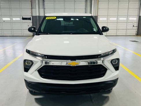 Used 2025 Chevrolet TrailBlazer LS w/ LS Convenience Package FWD image 12