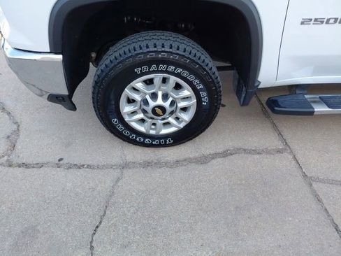 Used 2024 Chevrolet Silverado 2500 LT AWD/4WD image 36