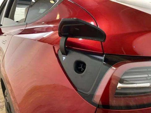 Used 2024 Tesla Model Y 2WD image 98