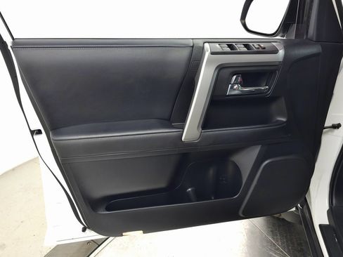 Used 2019 Toyota 4Runner SR5 Premium image 14