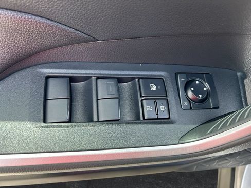 Used 2025 Toyota RAV4 LE AWD/4WD image 12