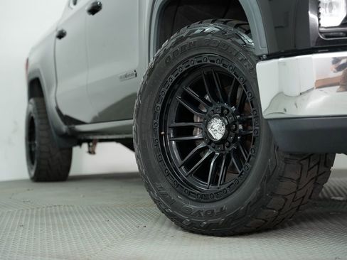 Used 2020 GMC Sierra 1500 SLE w/ SLE Value Package AWD/4WD image 17