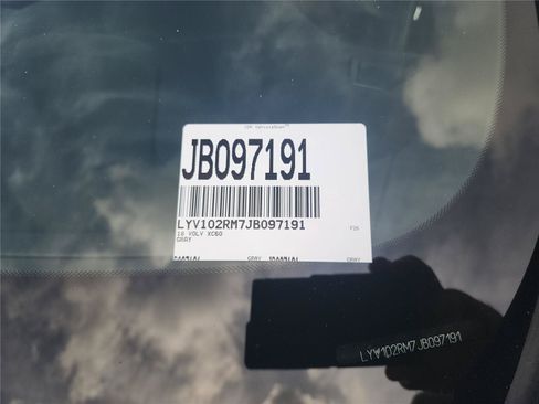 Used 2018 Volvo XC60 T5 R-Design w/ Convenience Package AWD/4WD image 10