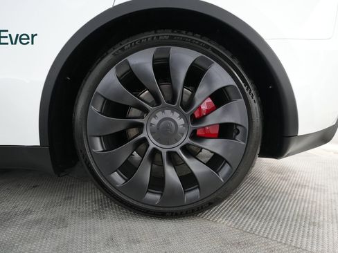 Used 2023 Tesla Model Y Performance AWD/4WD image 9