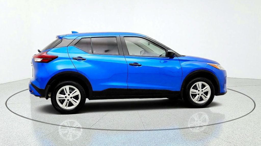 Used 2023 Nissan Kicks S FWD image 4