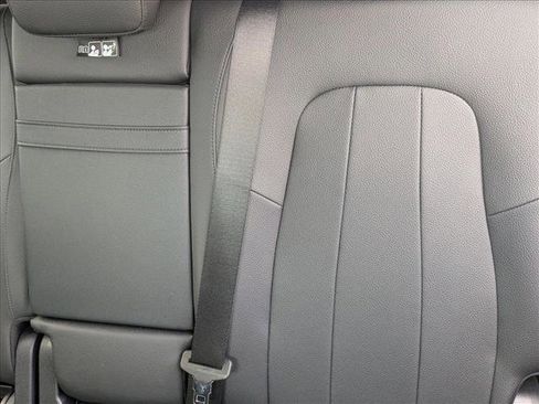 Used 2022 Mercedes-Benz GLB 250 image 12