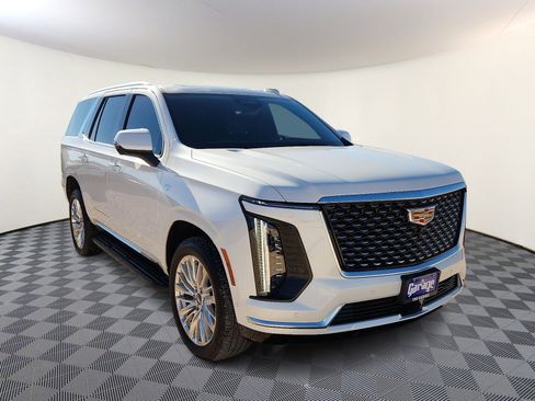 Used 2025 Cadillac Escalade Premium Luxury image 6