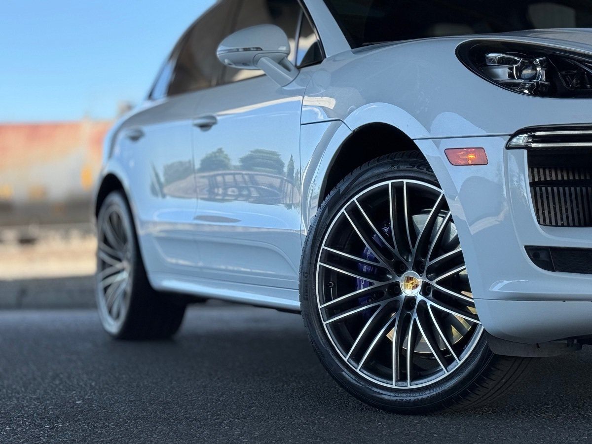 Used 2021 Porsche Macan Turbo AWD/4WD image 2