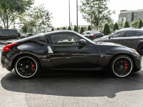 Used 2017 Nissan 370Z Touring Sport RWD image 3