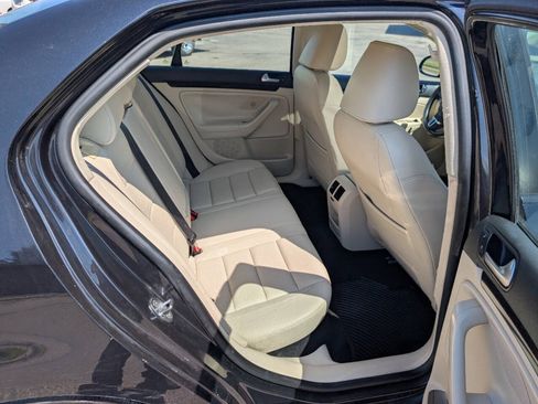 Used 2010 Volkswagen Jetta Wolfsburg Edition FWD image 12