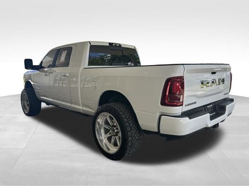 Used 2025 RAM 2500 Laramie AWD/4WD image 4