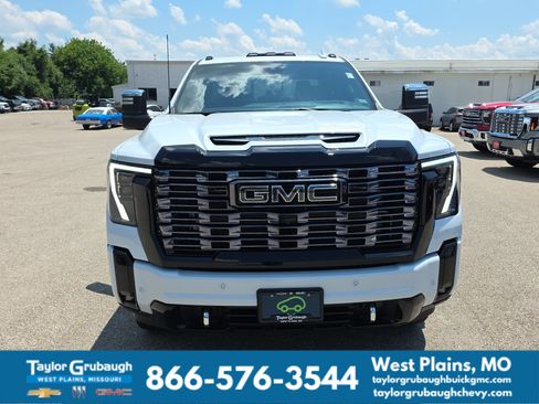 Used 2026 GMC Sierra 3500 Denali Ultimate AWD/4WD image 3