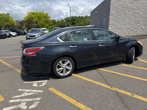 Used 2015 Nissan Altima 2.5 SV w/ Convenience Package FWD image 5