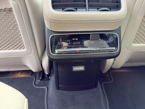 Used 2025 Mercedes-Benz GLS 450 4MATIC image 27