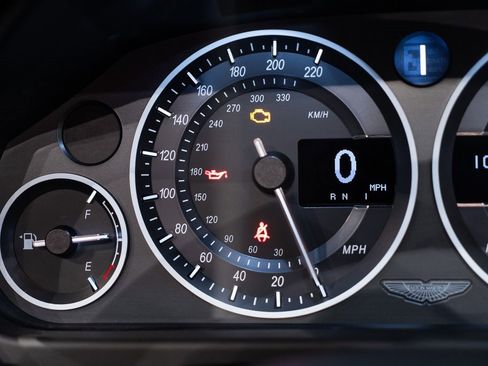 Used 2015 Aston Martin V12 Vantage S image 25