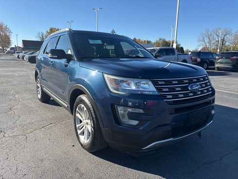 Used 2016 Ford Explorer XLT w/ Equipment Group 202A image 4