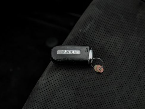 Used 2019 Jeep Grand Cherokee Altitude AWD/4WD image 56