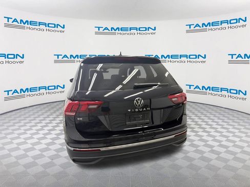 Used 2023 Volkswagen Tiguan SE w/ Panoramic Sunroof Package FWD image 4