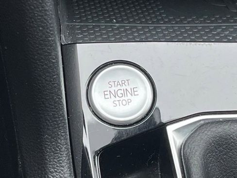 Used 2022 Volkswagen Taos SEL image 17